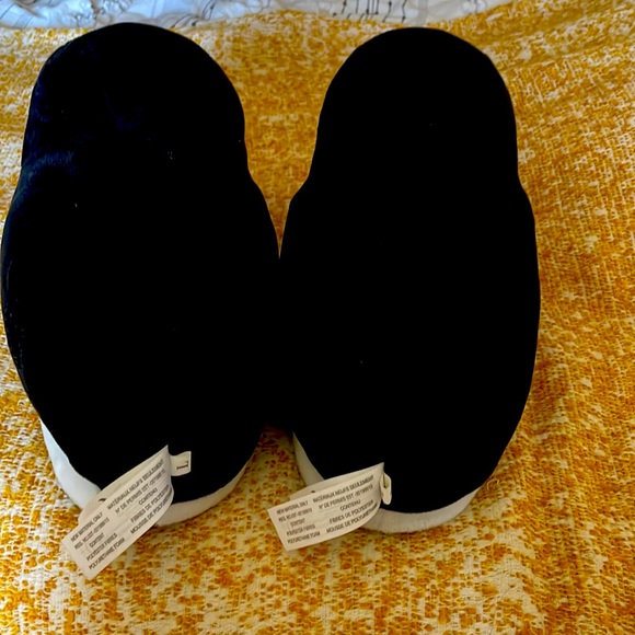 Happy Feet kids size Large penguin slippers - Picture 3 of 5
